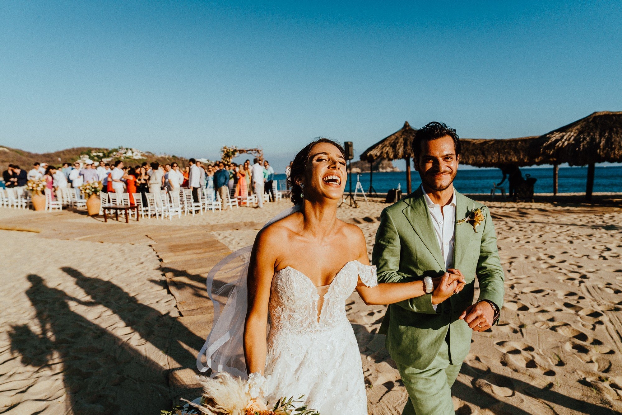 carousel-hero-element image-0