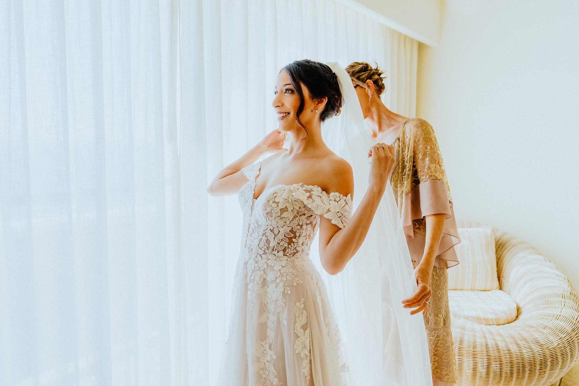 carousel-hero-element image-0